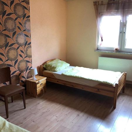 Monteurunterkunft Oberhausen-Rheinhausen Екстериор снимка