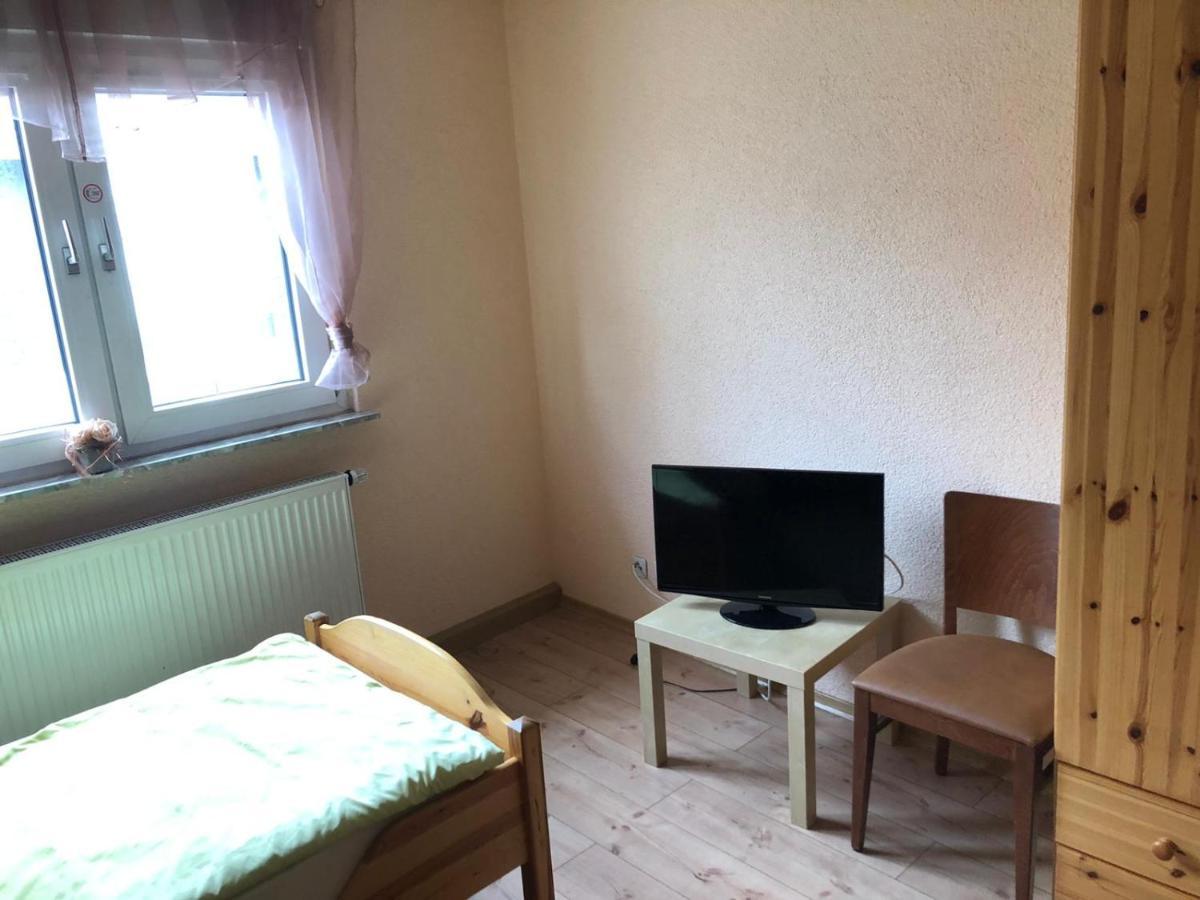 Monteurunterkunft Oberhausen-Rheinhausen Екстериор снимка