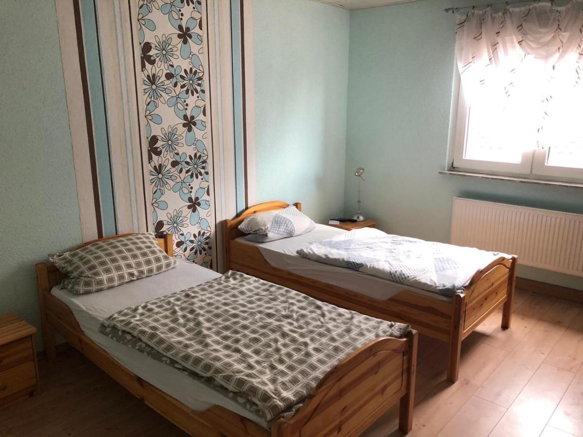 Monteurunterkunft Oberhausen-Rheinhausen Екстериор снимка
